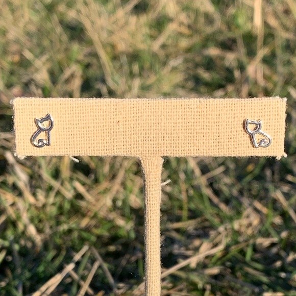 FLASHSALE Sitting Pretty Kitty Cat Outline Earring - Picture 3 of 8